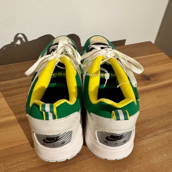 Nike White and Green Sneakers - Picture 8 of 10